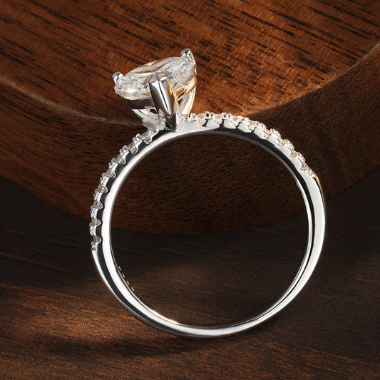 Anillo con piedra en corazón